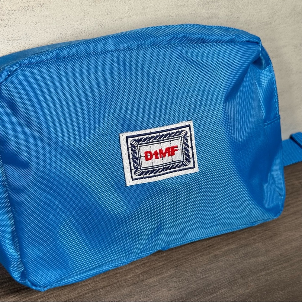 Bad Bunny DTMF No Me Quiero IR de Aqui VIP Exclusive Gift Experience Fanny Pack - Picture 2 of 3
